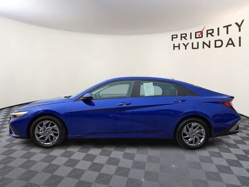 Used 2024 Hyundai Elantra SEL FWD image 7