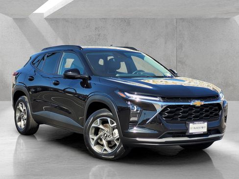 Used 2025 Chevrolet Trax LT w/ LT Convenience Package FWD image 1