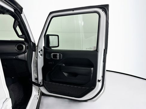 Used 2023 Jeep Wrangler Unlimited w/ Cold Weather Group image 31