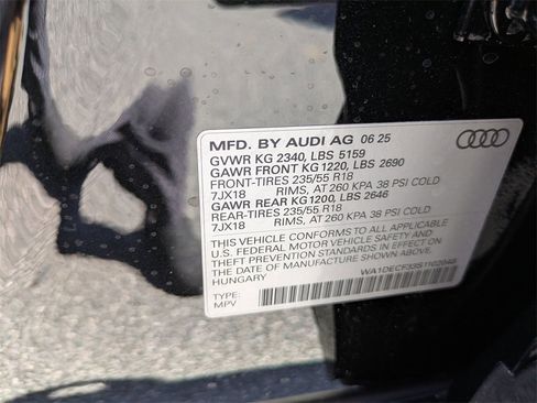 New 2025 Audi Q3 2.0T Premium image 39