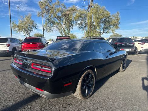 Used 2018 Dodge Challenger R/T RWD image 4