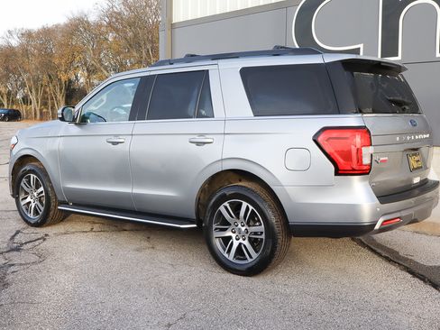 Used 2022 Ford Expedition XLT image 6