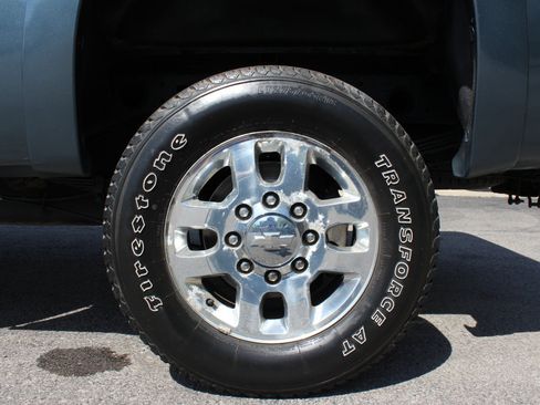 Used 2011 Chevrolet Silverado 2500 LT w/ Interior Plus Package AWD/4WD image 42