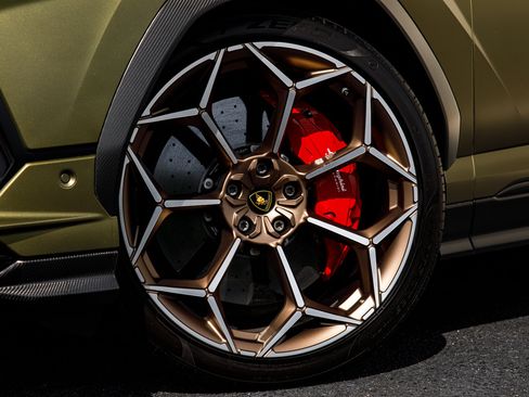 Used 2024 Lamborghini Urus Performante AWD/4WD image 3