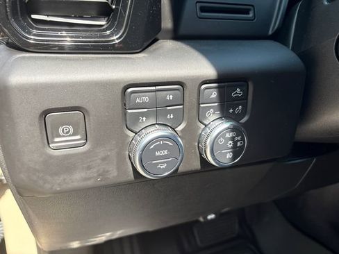 Used 2022 GMC Sierra 1500 AT4 w/ AT4 Preferred Package AWD/4WD image 18