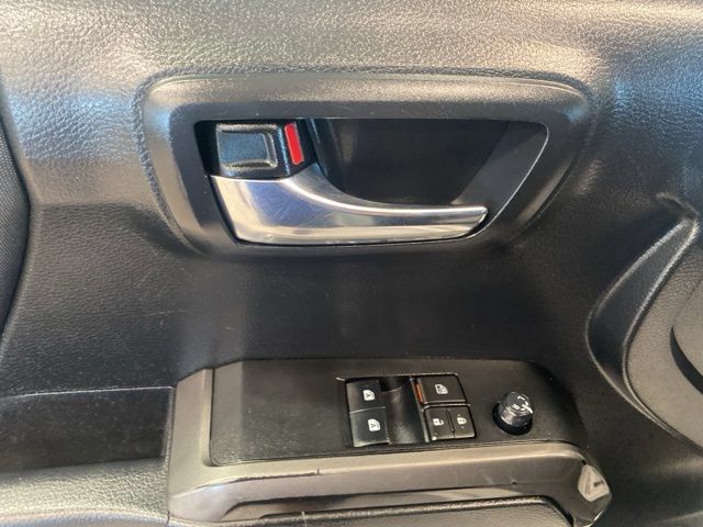 Used 2019 Toyota Tacoma TRD Off-Road w/ Technology Package AWD/4WD image 25