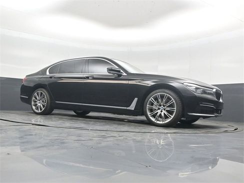 Used 2019 BMW 740i w/ Executive Package image 38