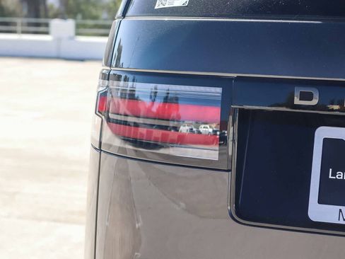 New 2026 Land Rover Discovery Dynamic SE AWD/4WD image 7