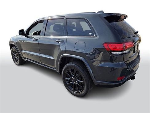Used 2018 Jeep Grand Cherokee Altitude image 6