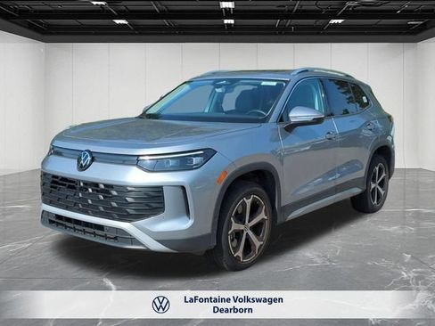 Certified 2025 Volkswagen Tiguan SE w/ Panoramic Sunroof Package AWD/4WD image 1