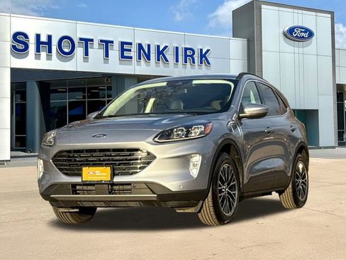 Certified 2022 Ford Escape Titanium FWD image 3