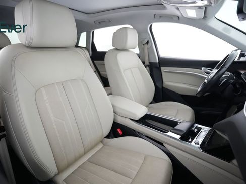 Used 2019 Audi e-tron Premium Plus image 23