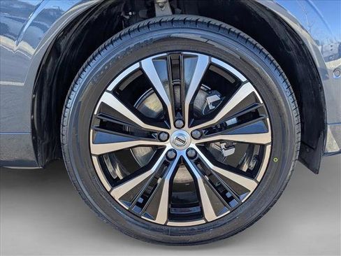 Used 2023 Volvo XC60 B5 Ultimate w/ Protection Package Premier image 24