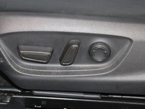 Used 2021 Toyota Camry SE image 14