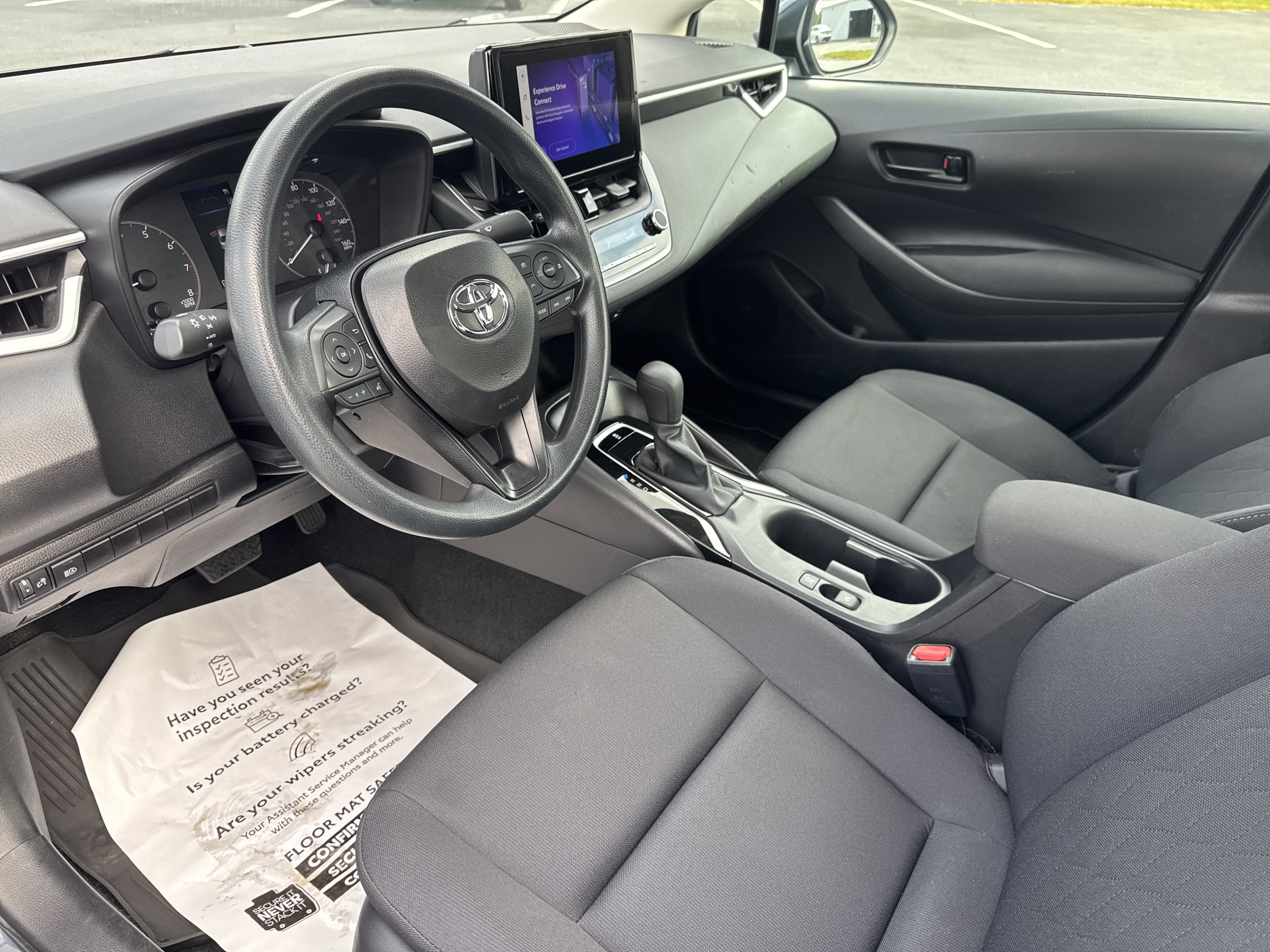 Used 2025 Toyota Corolla LE FWD image 15