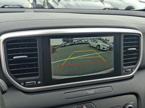 Used 2020 Kia Sportage LX AWD/4WD image 17