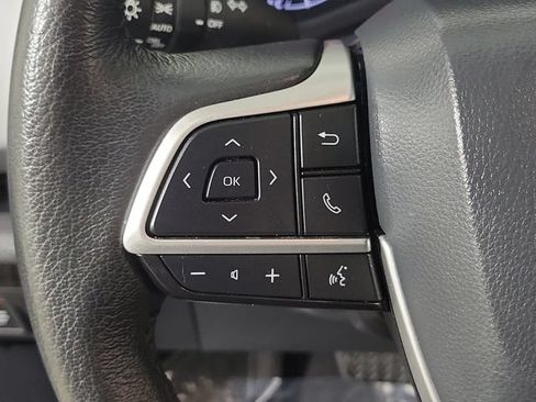 Used 2025 Toyota Sienna XLE FWD image 24