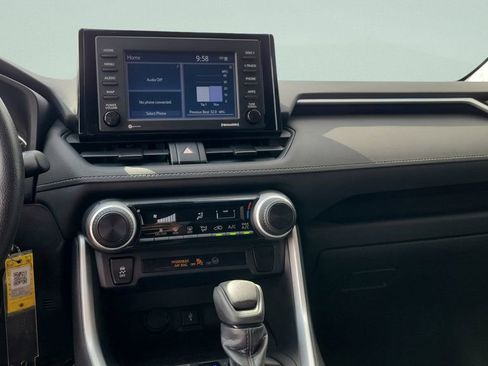 Used 2021 Toyota RAV4 LE image 30