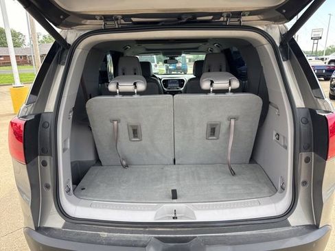 Used 2019 GMC Acadia SLT FWD image 24