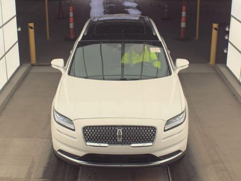 Used 2022 Lincoln Nautilus Reserve w/ Luxury Package image 3