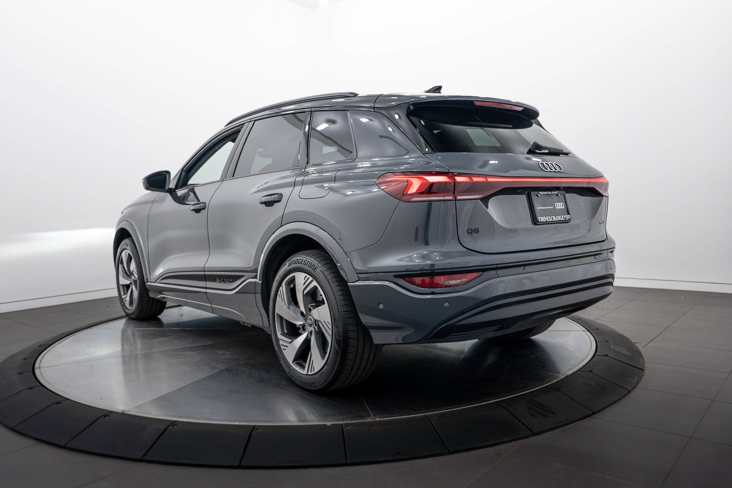 Certified 2025 Audi Q6 e-tron Premium Plus w/ Premium Plus AWD/4WD image 4
