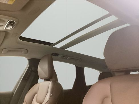 Used 2019 Volvo XC60 T5 Inscription w/ Protection Package FWD image 24