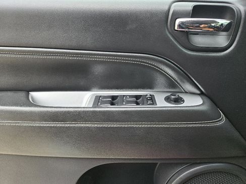 Used 2017 Jeep Compass Latitude image 24