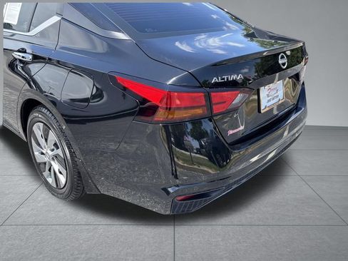 Used 2023 Nissan Altima 2.5 S FWD image 11