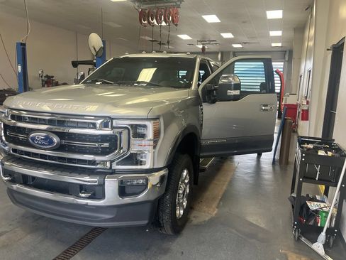 Used 2022 Ford F350 Lariat w/ Lariat Ultimate Package AWD/4WD image 2