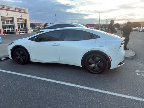 Used 2023 Toyota Prius LE AWD/4WD image 15