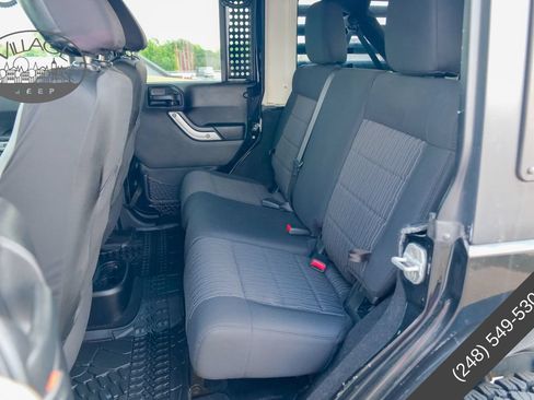 Used 2012 Jeep Wrangler Unlimited Sahara AWD/4WD image 12