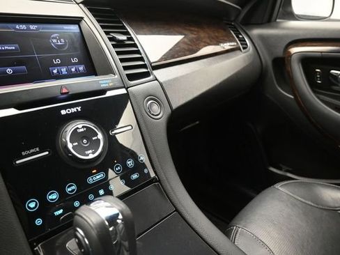 Used 2013 Ford Taurus Limited FWD image 28
