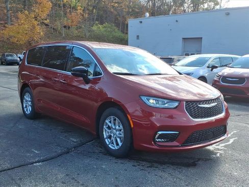 New 2026 Chrysler Pacifica Select image 4