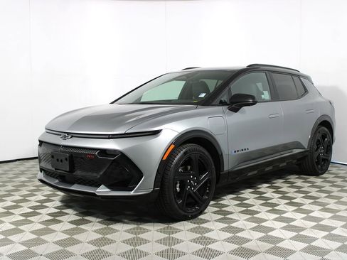 Used 2024 Chevrolet Equinox EV RS FWD image 3