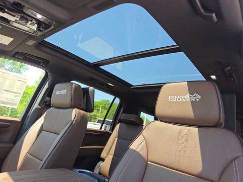 New 2026 Chevrolet Suburban High Country AWD/4WD image 4
