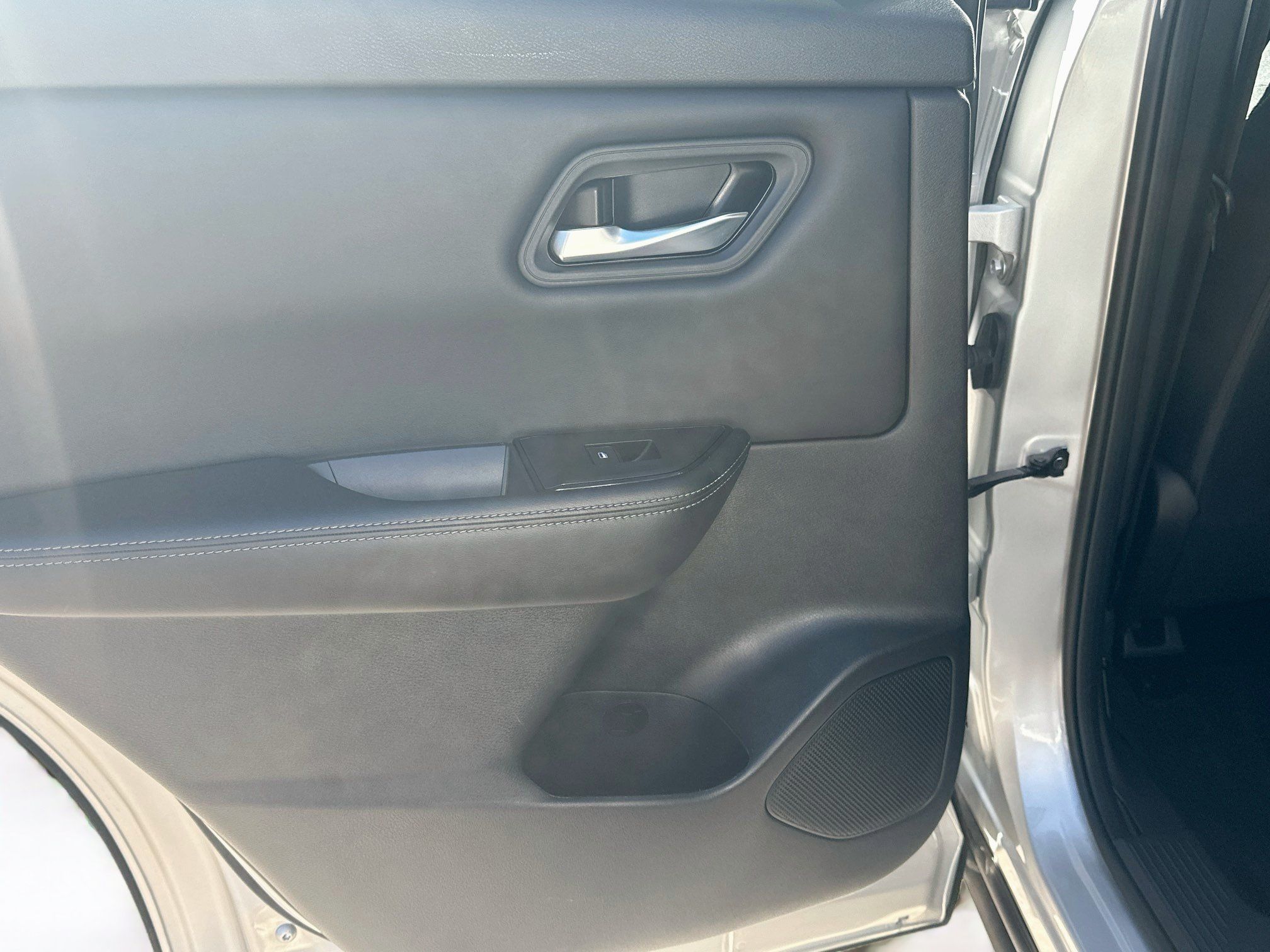Used 2025 Nissan Rogue SV AWD/4WD image 24