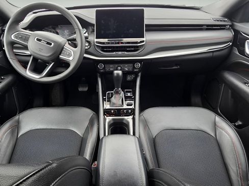 Used 2025 Jeep Compass Trailhawk image 21