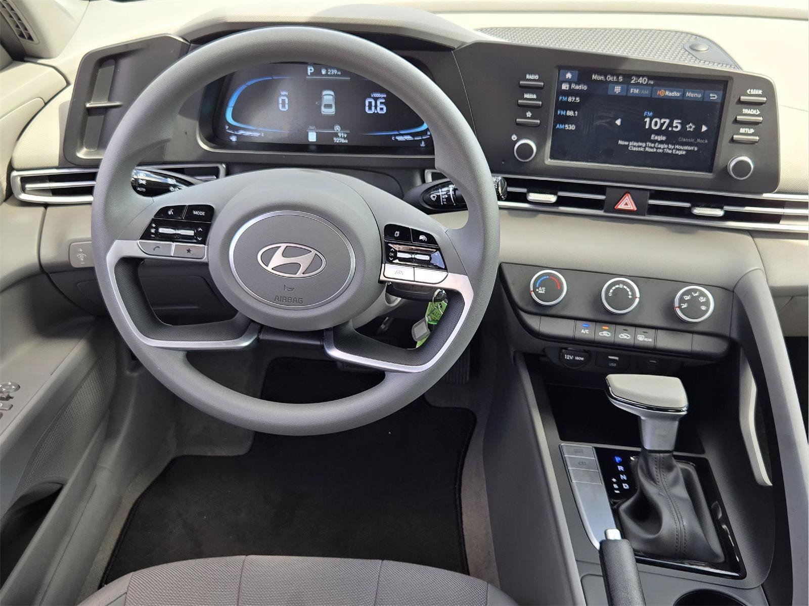 Used 2026 Hyundai Elantra SE w/ Cargo Package FWD image 24
