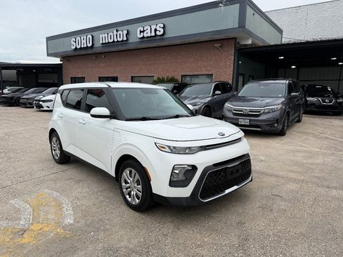 Used 2021 Kia Soul LX FWD image 3