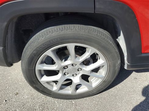 Used 2023 Jeep Compass Latitude image 8