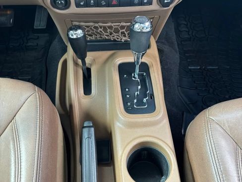 Used 2017 Jeep Wrangler Unlimited Sahara w/ Max Tow Package AWD/4WD image 10