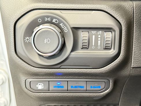 Certified 2022 Jeep Wrangler Unlimited Sahara w/ Cold Weather Group AWD/4WD image 24