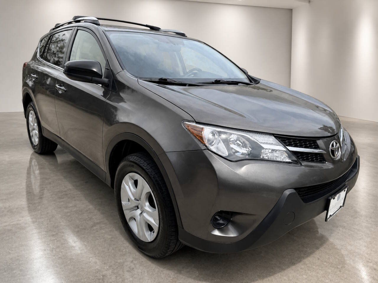 Used 2013 Toyota RAV4 LE FWD image 1