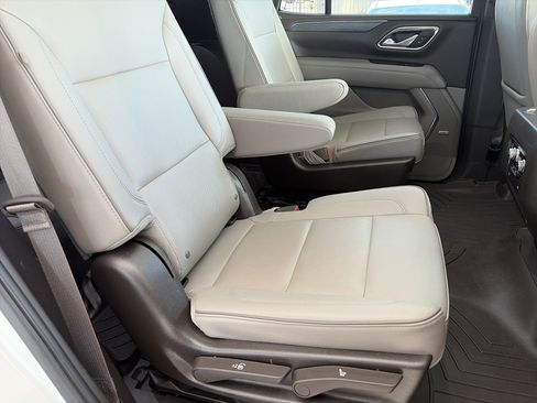 Used 2023 GMC Yukon SLT w/ SLT Luxury Package AWD/4WD image 14