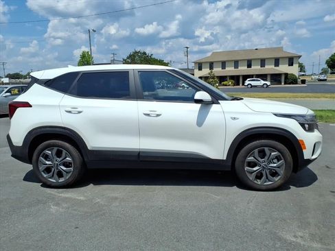 Used 2025 Kia Seltos LX AWD/4WD image 25