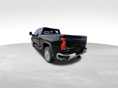 Used 2025 Chevrolet Silverado 2500 LTZ w/ LTZ Convenience Package AWD/4WD image 3