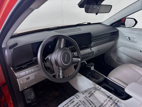 Used 2025 Hyundai Kona SEL image 9