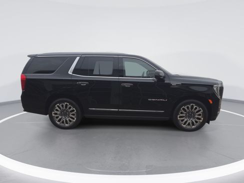 Used 2023 GMC Yukon Denali Ultimate AWD/4WD image 2