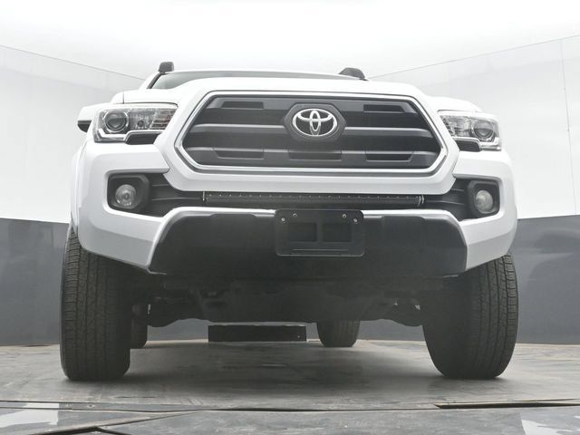 Used 2017 Toyota Tacoma SR5 w/ Tow Package AWD/4WD image 41