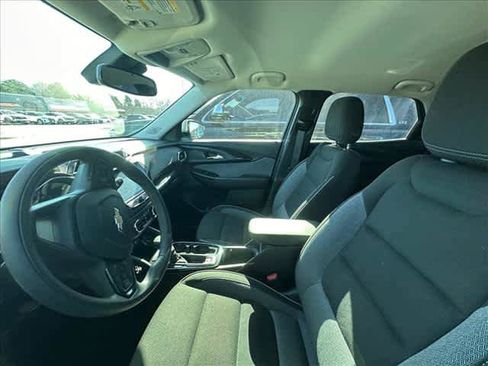 Used 2023 Chevrolet TrailBlazer LT w/ Convenience Package image 3
